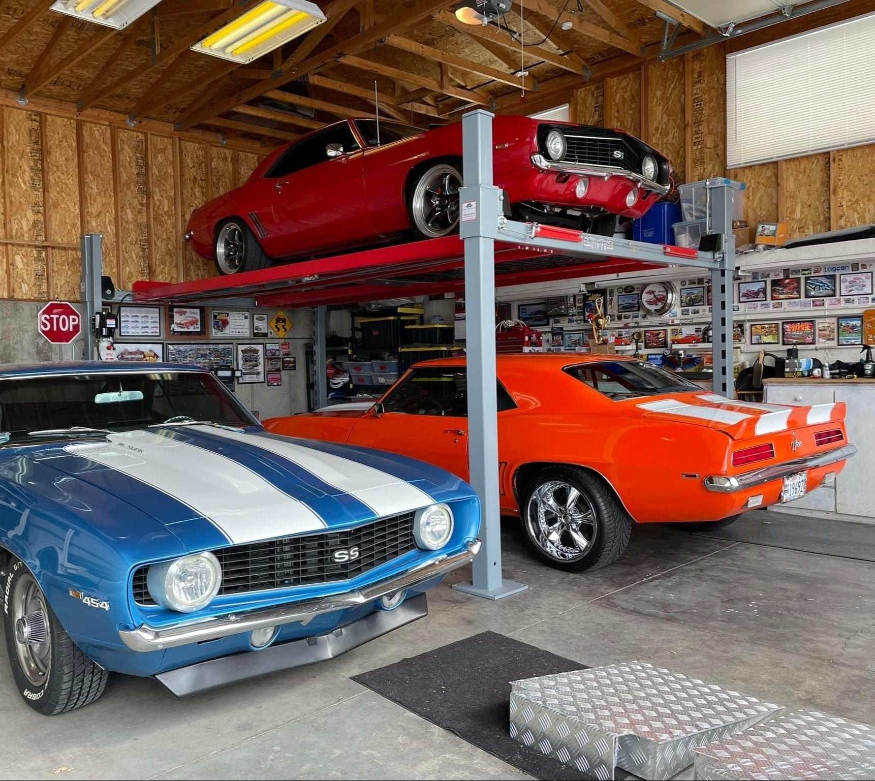 Advantage DX-11000-WD with muscle cars on it, sitting in a residential garage