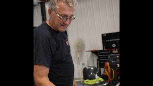Backyard Buddy Lifts cylinder change tutorial video player